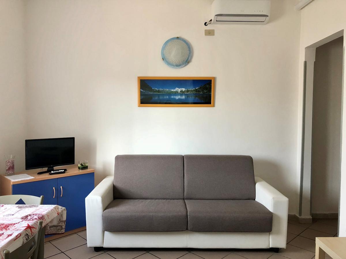 Apartment Tirreno Tirrenia Exterior foto